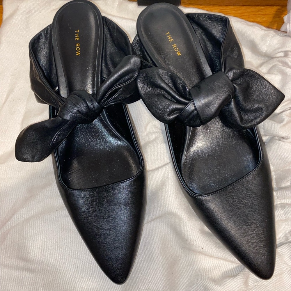 The Row coco leather bow mules
Unworn, no box w/duster bag
Size 7